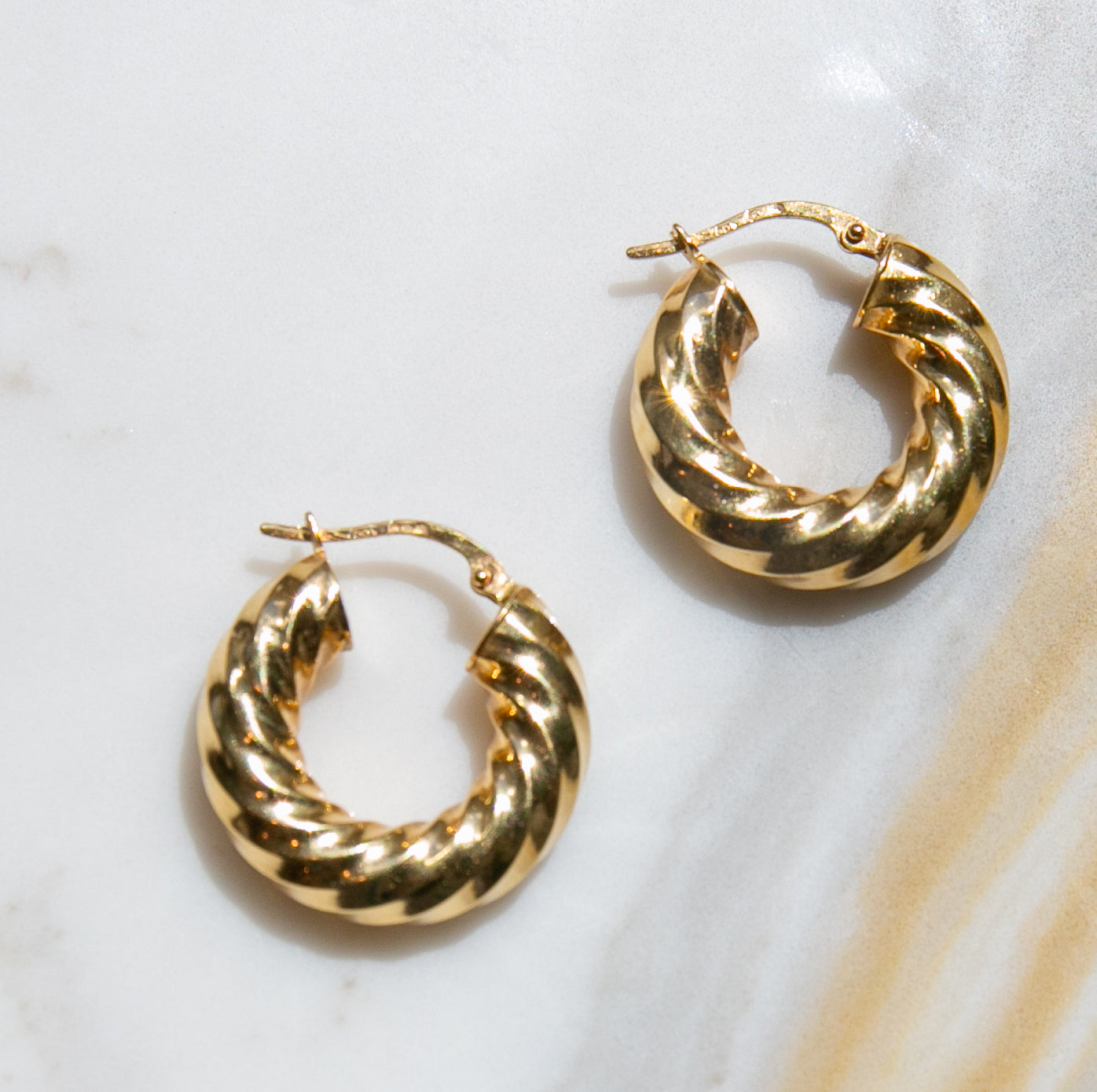 Vintage c1970s Sculpted Gold Hoop Earrings in 14KT Yellow Gold