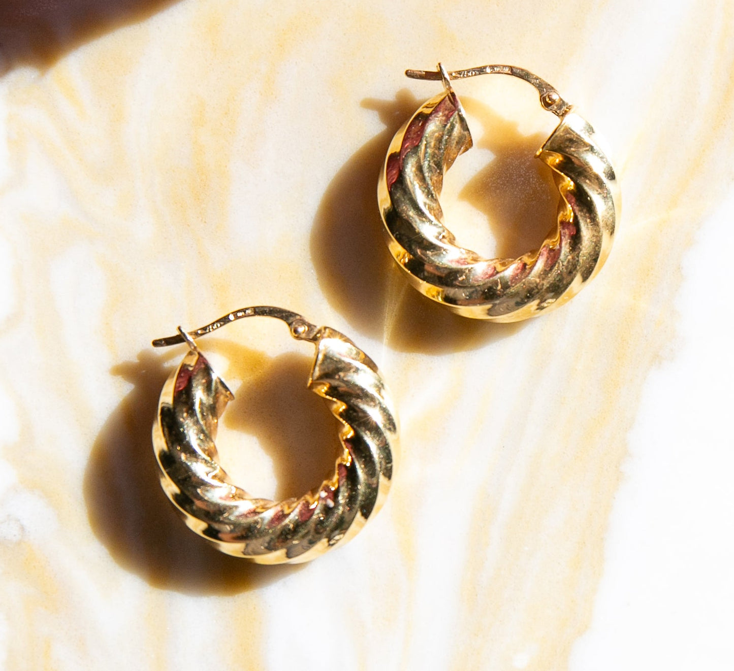 Vintage c1970s Sculpted Gold Hoop Earrings in 14KT Yellow Gold